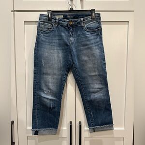 Women’s size 8 Kut from the Kloth cropped straight jeans.